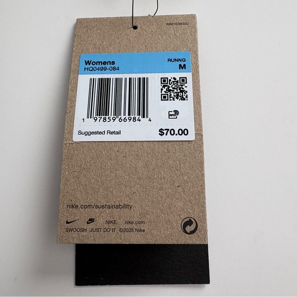 Women’s Nike Swift Dri-Fit Ultraviolet 1/4 Zip Running Top Shirt Medium MSRP $70 - Picture 4 of 6